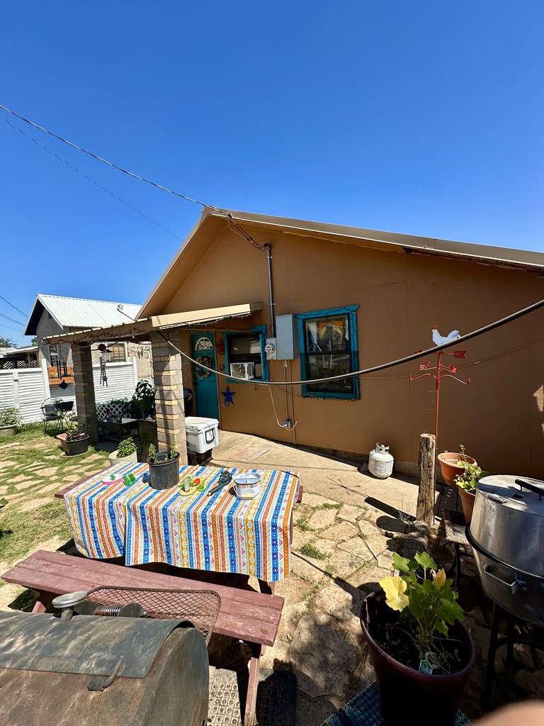 707 E Ave H Dr, Alpine, Texas image 4