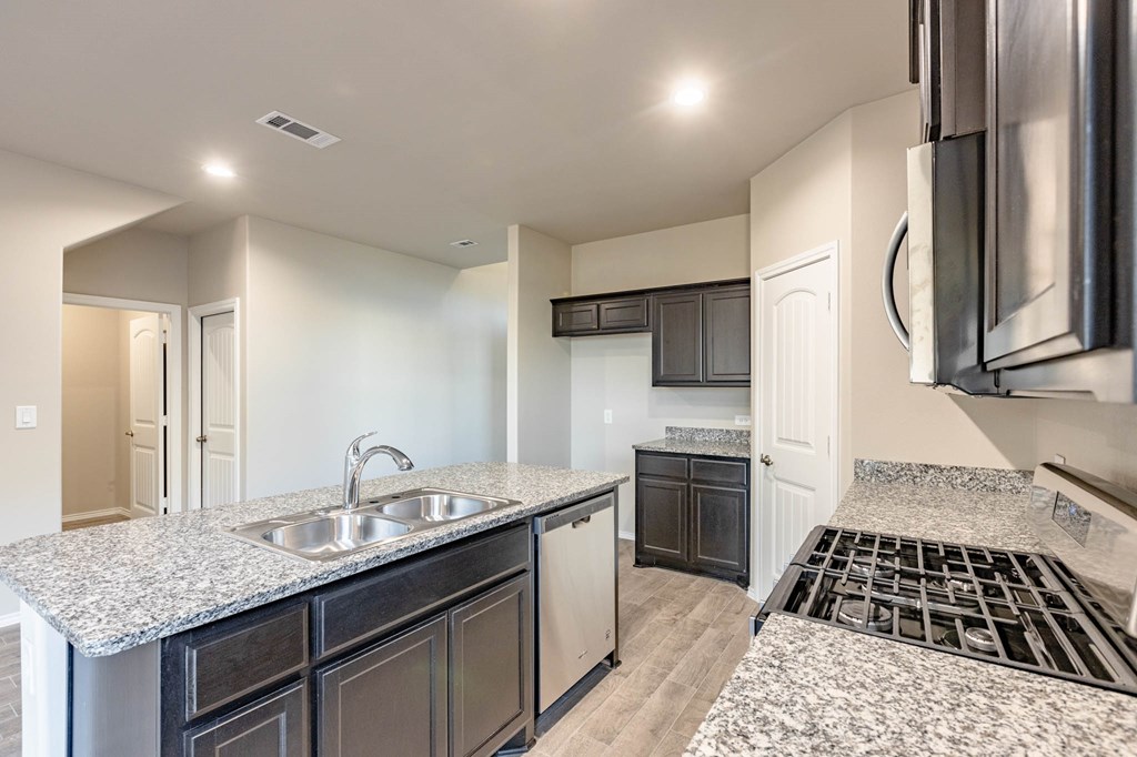 503 L-enfant Lane, Midland, Texas image 25