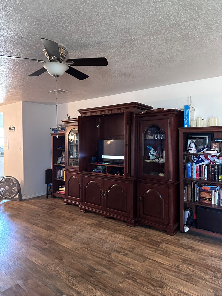 700 NE 2nd St, Andrews, Texas image 5