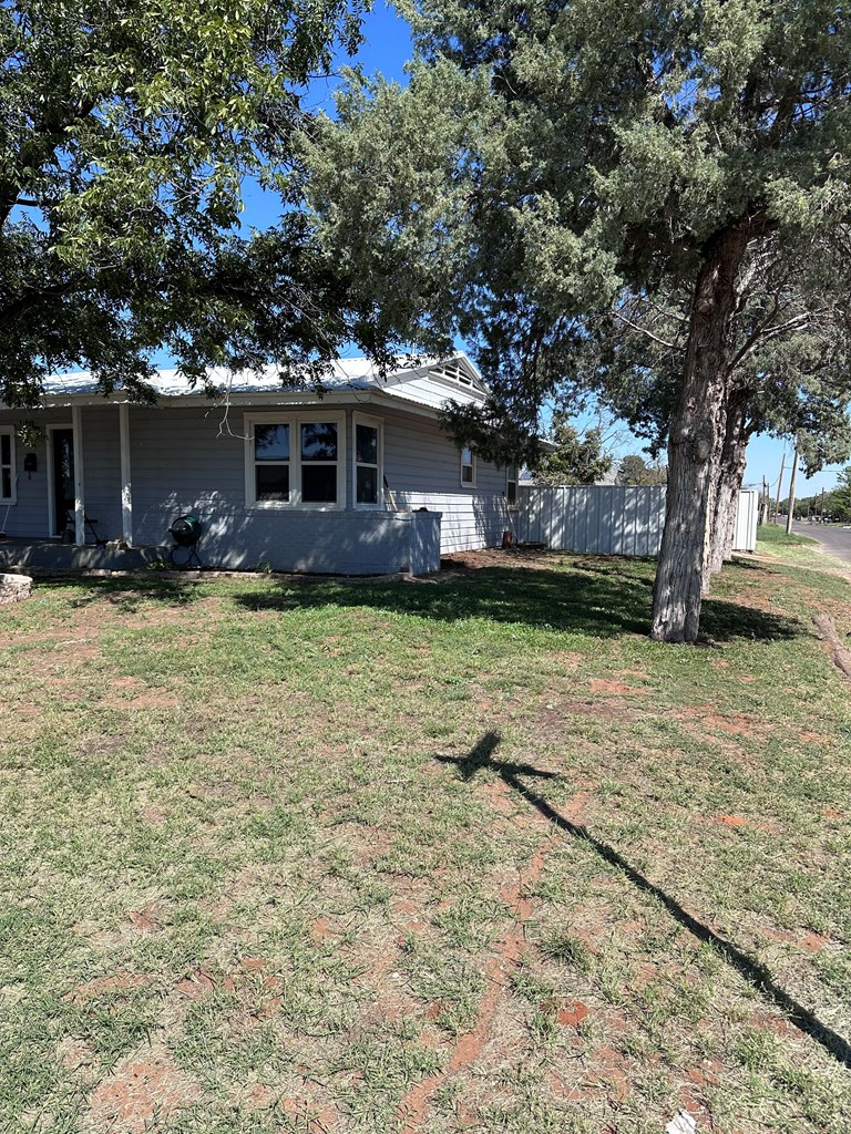 700 NE 2nd St, Andrews, Texas image 15