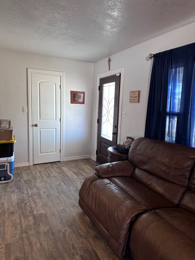 700 NE 2nd St, Andrews, Texas image 2