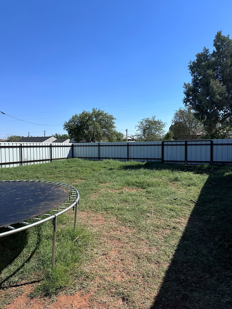 700 NE 2nd St, Andrews, Texas image 17