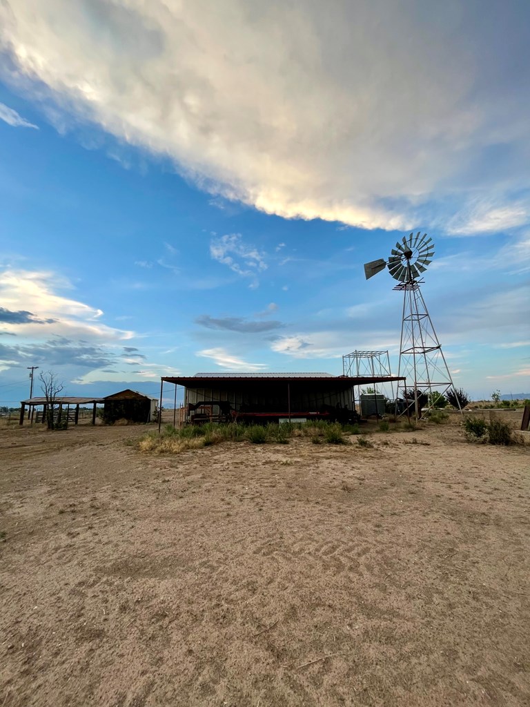 1713 Antelope Hills Rd, Marfa, Texas image 17