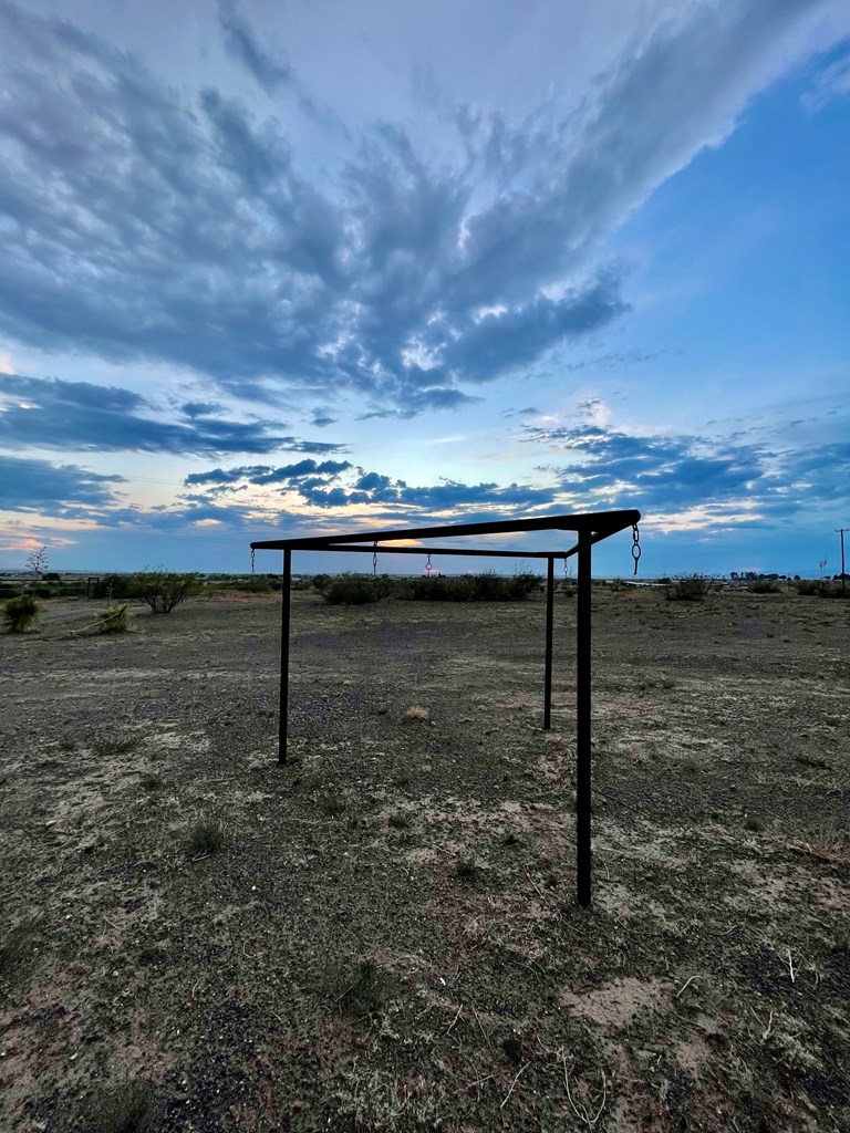 1713 Antelope Hills Rd, Marfa, Texas image 16