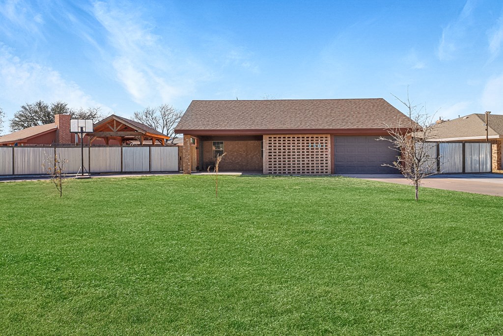 2501 Geraldine St, Midland, Texas image 2