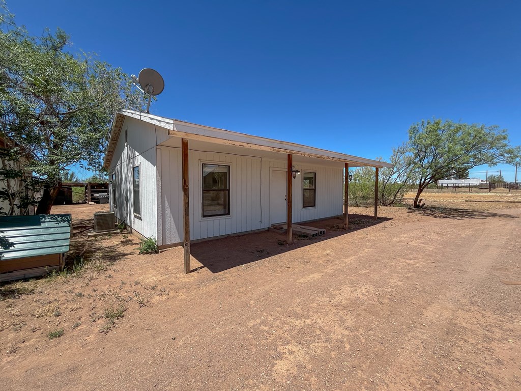 314 Bell Village, Valentine, Texas image 2