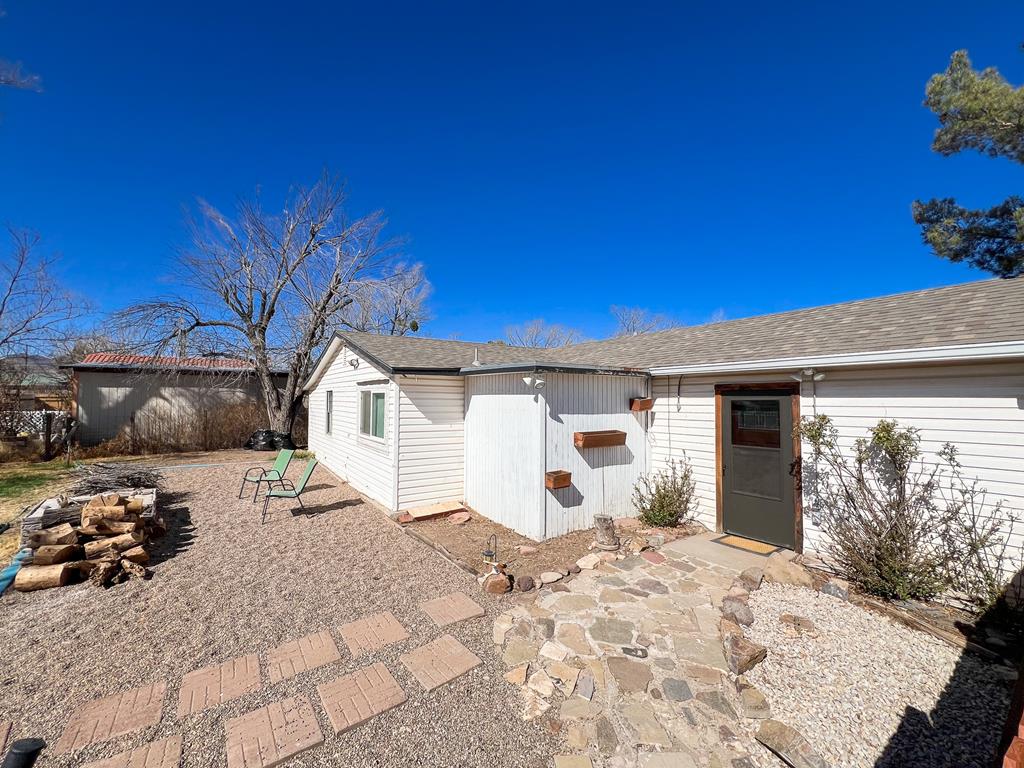 903 N 5th St, Alpine, Texas image 1