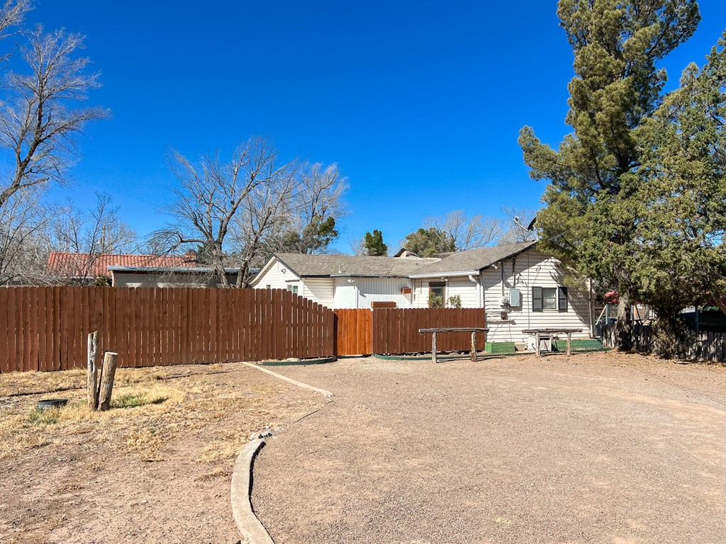 903 N 5th St, Alpine, Texas image 3