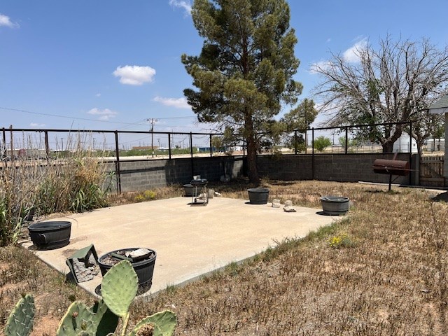 620 N Wildcat Dr, Wink, Texas image 11
