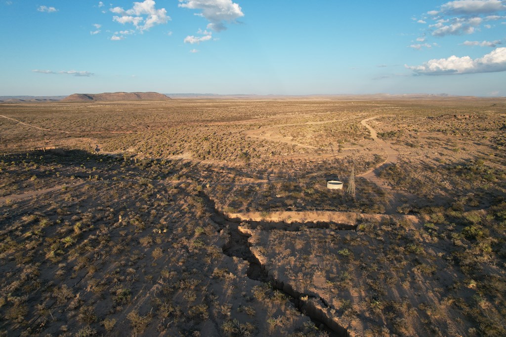 13 Palomino Trail, Sierra Blanca, Texas image 2