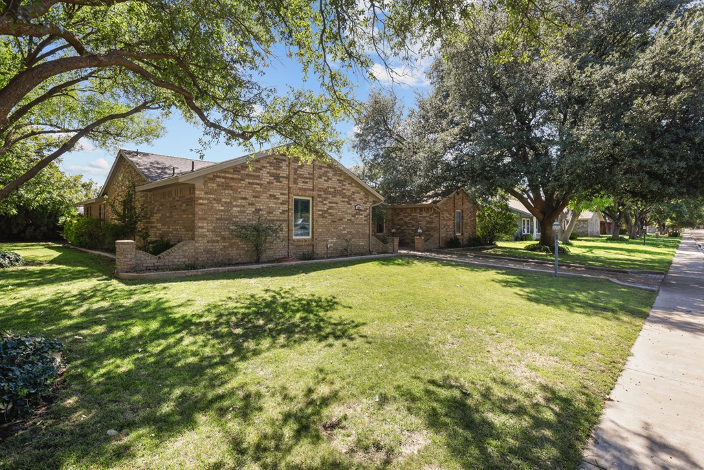 1301 Live Oak Drive, Andrews, Texas image 3