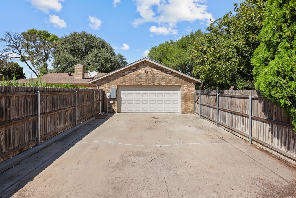 1301 Live Oak Drive, Andrews, Texas image 26