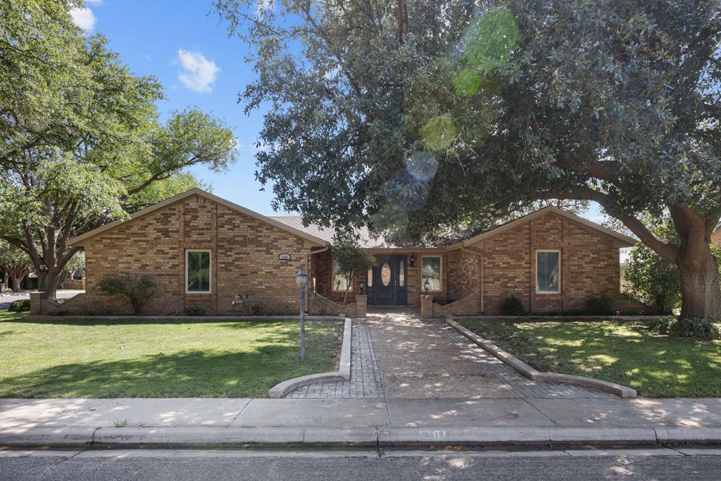 1301 Live Oak Drive, Andrews, Texas image 1