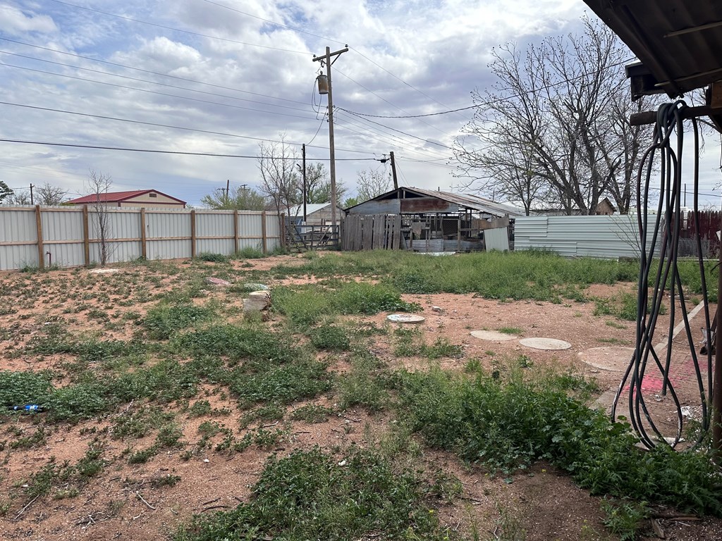 109 Alpine St, Wickett, Texas image 2