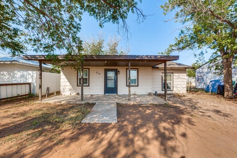Homes For Sale - 310 SE 3rd St<br/> Andrews, TX 79714