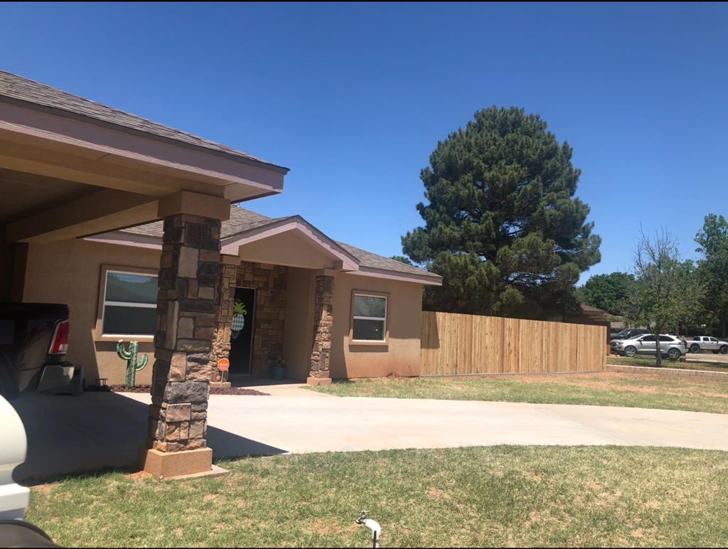 1700 Thompson, Crane, Texas image 1