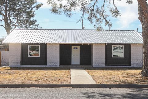 Homes For Sale - 1704 W Jefferson St<br/> Reeves County, Pecos, TX 79772