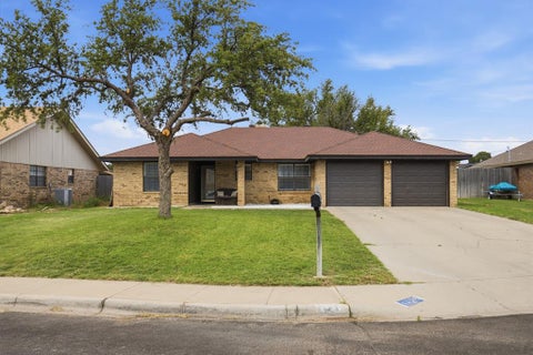 Homes For Sale - 4425 Graves Dr<br/> Odessa, TX 79762