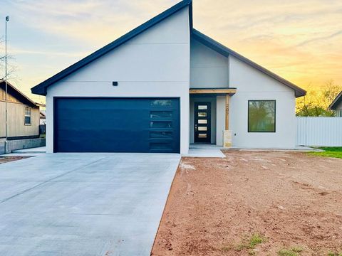 Homes For Sale - 207 NE 5th St<br/> Andrews, TX 79714