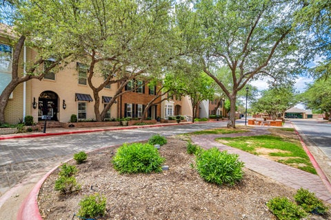 Homes For Sale - 40 Lafayette Place<br/> Midland, TX 79705