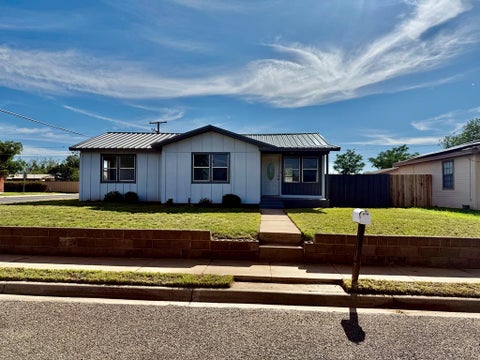 Homes For Sale - 801 NE 5th St<br/> Andrews, TX 79714