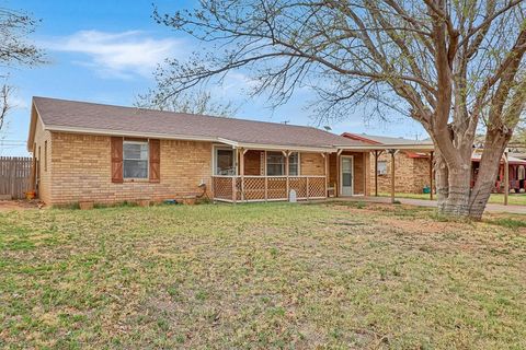 Homes For Sale - 705 NW 4th St<br/> Andrews, TX 79714