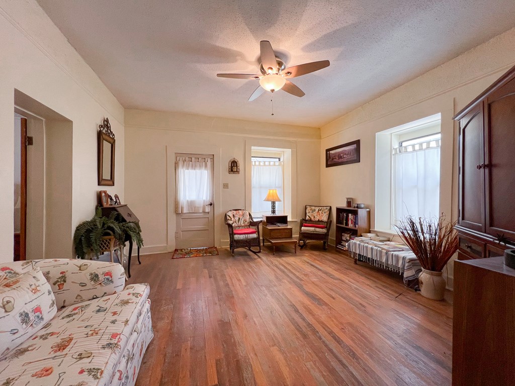 506 W Texas St, Marfa, Texas image 7