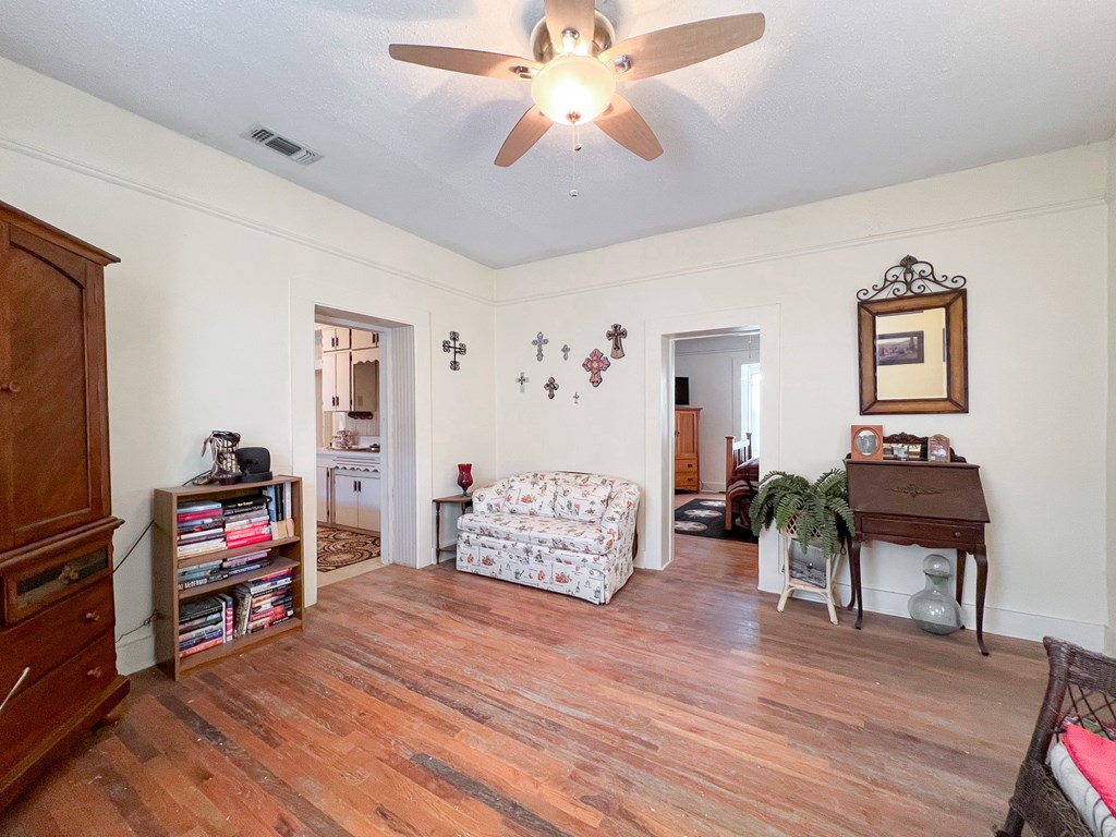 506 W Texas St, Marfa, Texas image 8