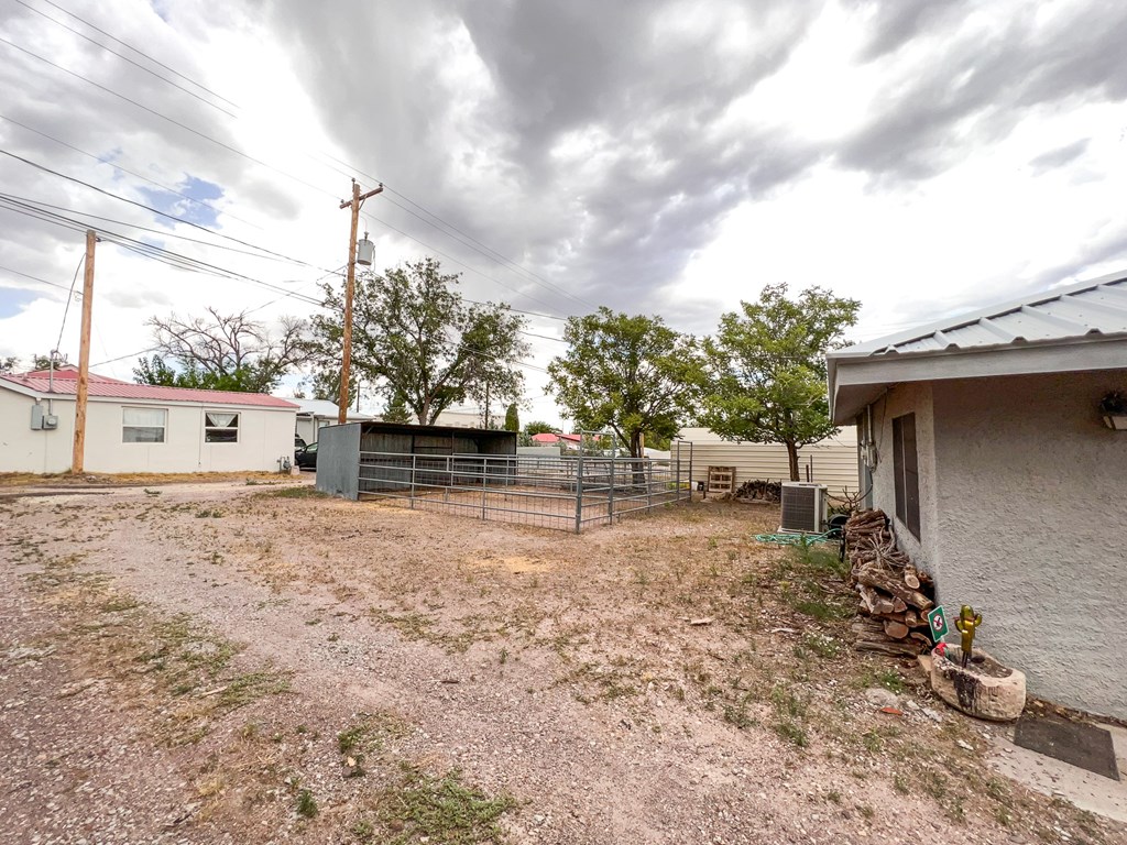 506 W Texas St, Marfa, Texas image 28