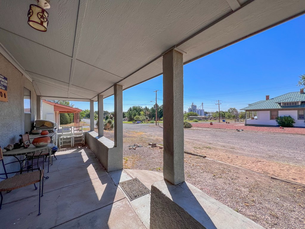 506 W Texas St, Marfa, Texas image 4