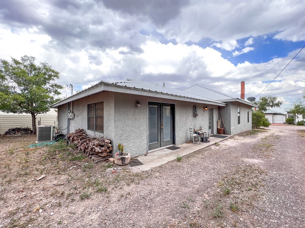 506 W Texas St, Marfa, Texas image 27