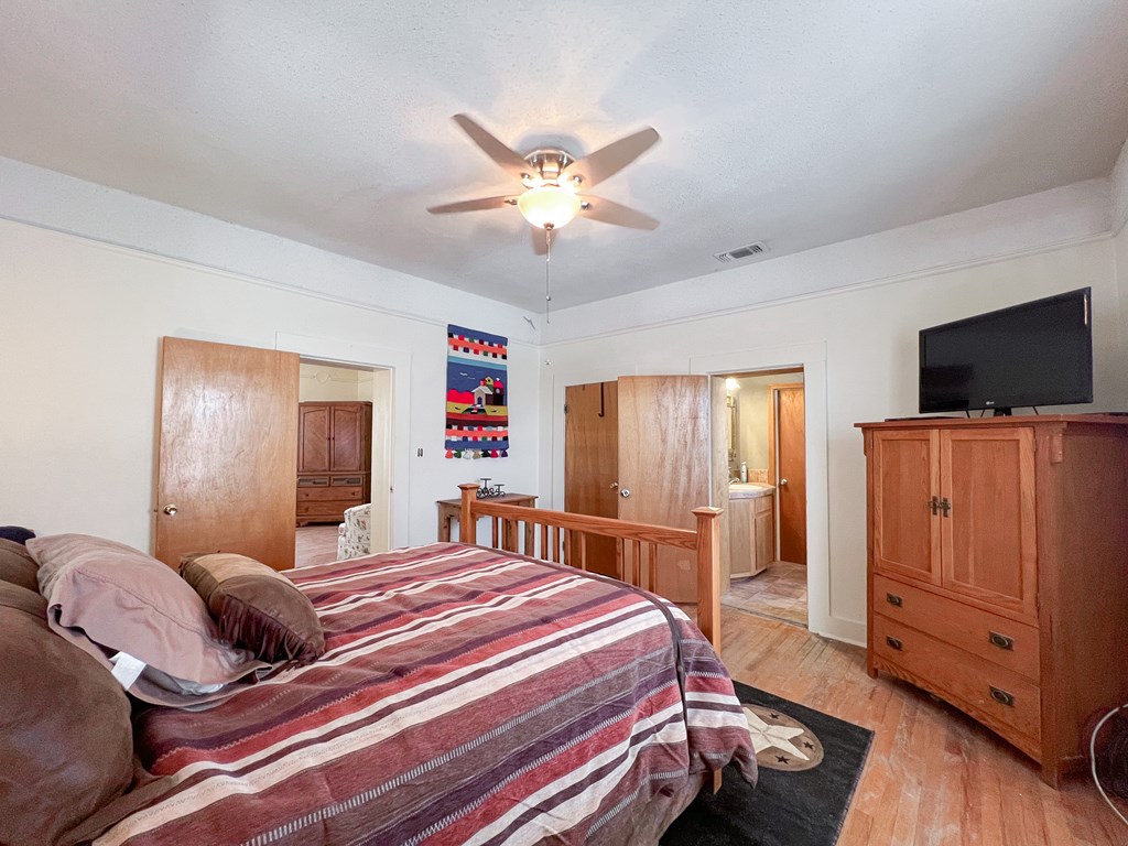 506 W Texas St, Marfa, Texas image 10