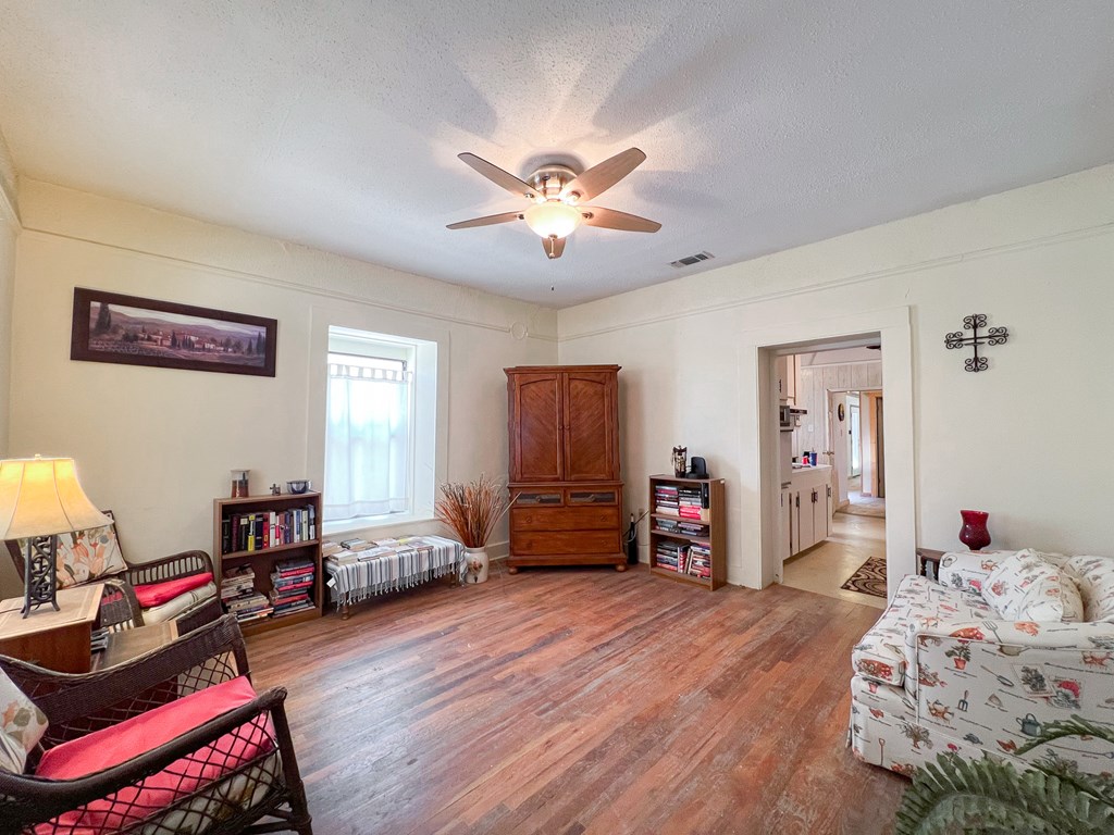 506 W Texas St, Marfa, Texas image 6