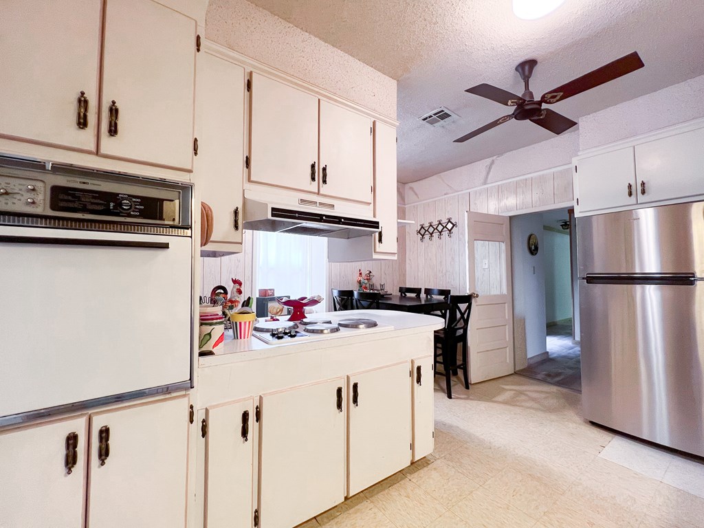 506 W Texas St, Marfa, Texas image 16
