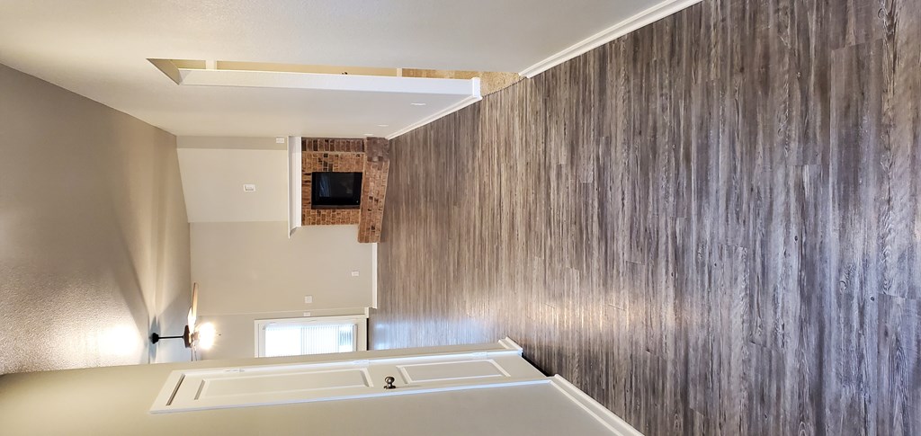 1322 E 94th - Photo 2