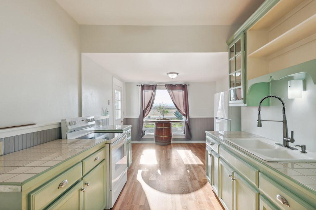 101 N 7th St, Marathon, Texas image 11