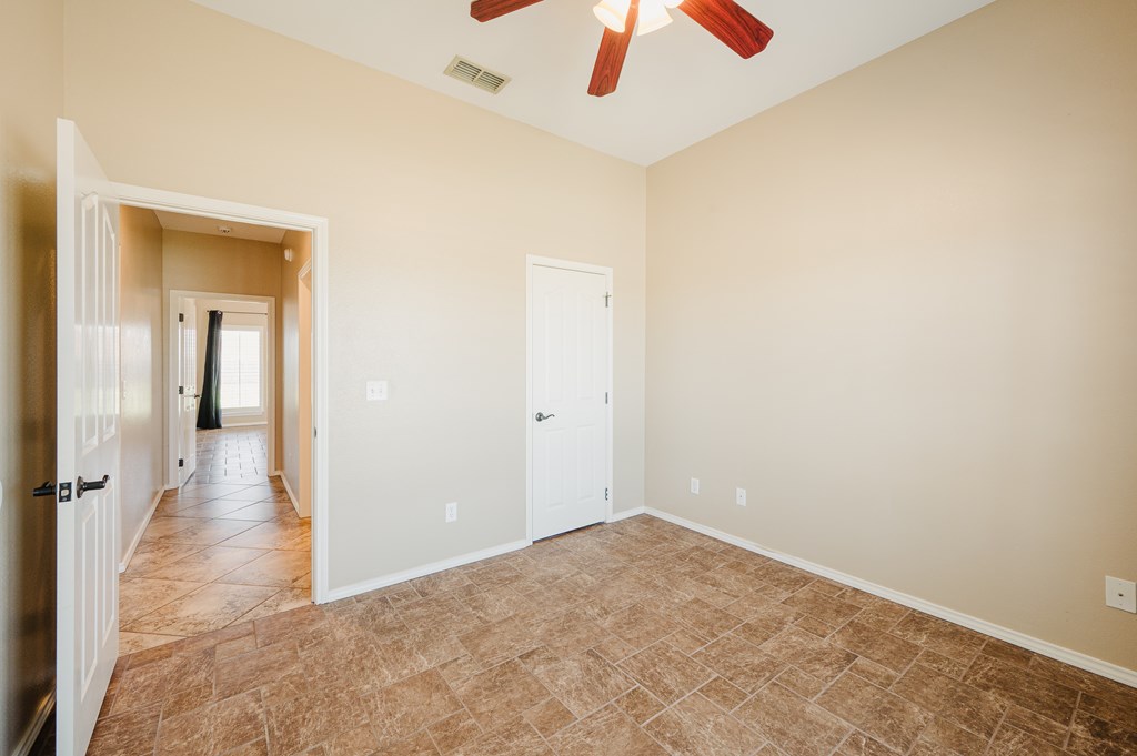 804 E County Rd 140 Circle, Midland, Pennsylvania image 21