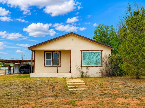Homes For Sale - 109 Alpine St<br/> Wickett, TX 79788