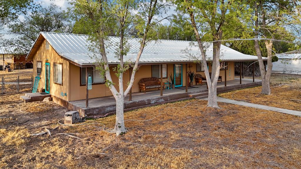 203 NE 8th St, Marathon, Texas image 2