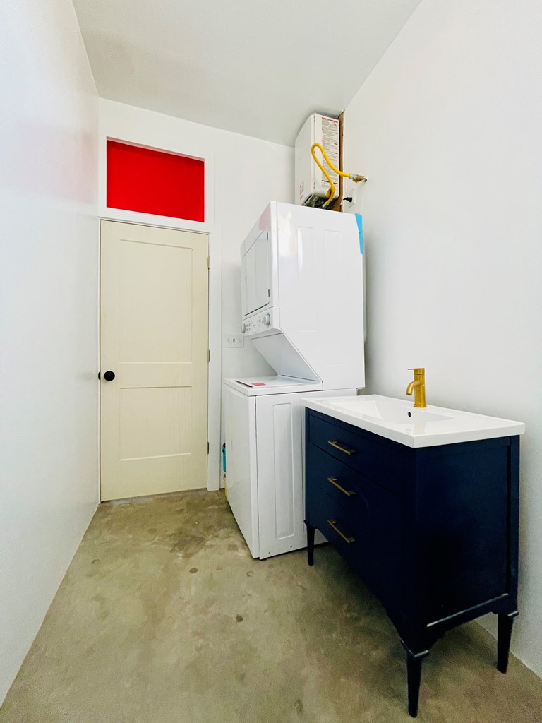 702 E Washington St, Marfa, Texas image 19