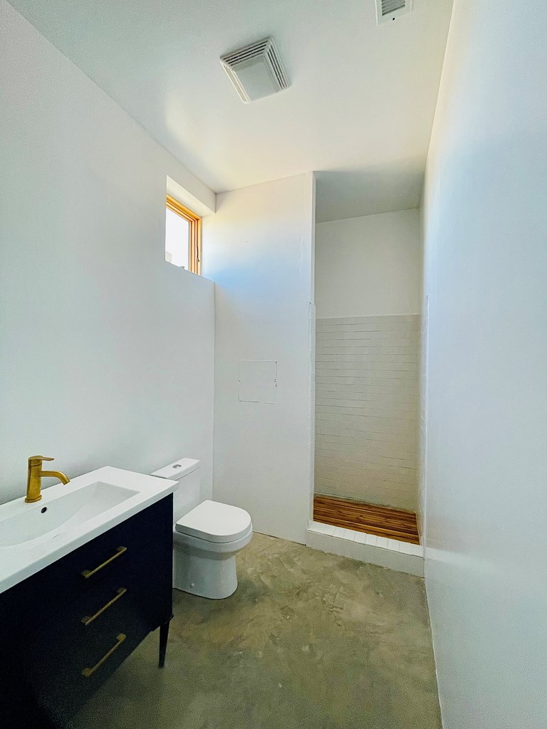702 E Washington St, Marfa, Texas image 18
