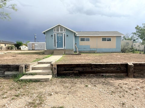 Homes For Sale - 204 E 4th St<br/> Iraan, TX 79744