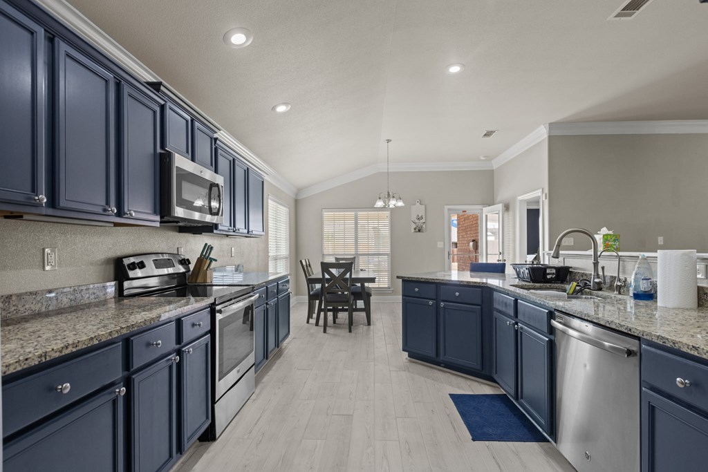 403 Mile High Ln, Midland, Texas image 7