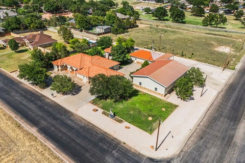 Homes For Sale - 605 SW 23rd St<br/> Seminole, TX 79360