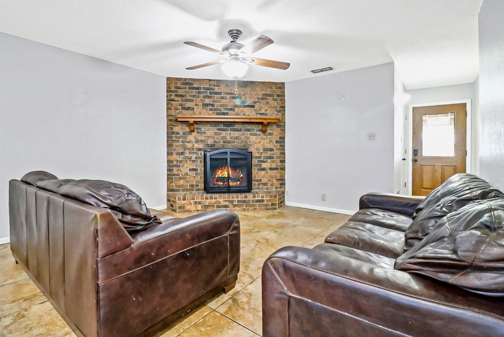 1209 Alpine Dr, Andrews, Texas image 2