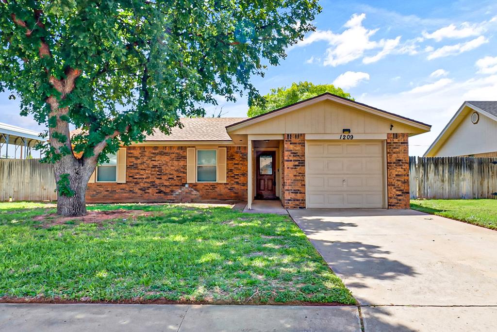 1209 Alpine Dr, Andrews, Texas image 1