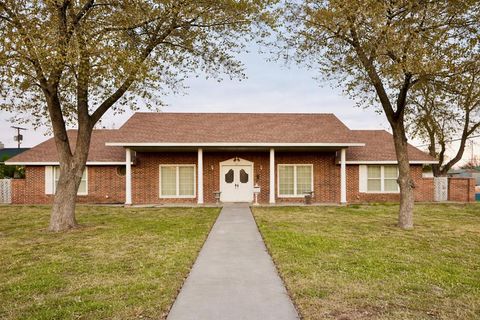 Homes For Sale - 1200 NW 5th St<br/> Andrews, TX 79714