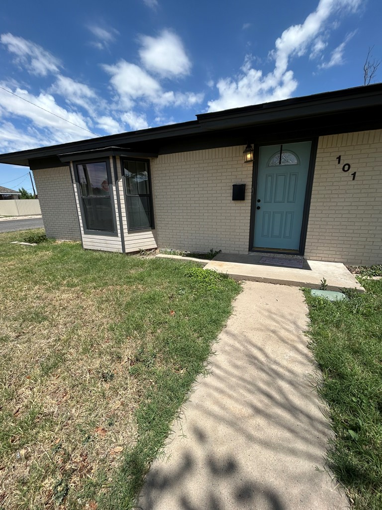 101 S Hadden Dr, Fort Stockton, Texas image 2