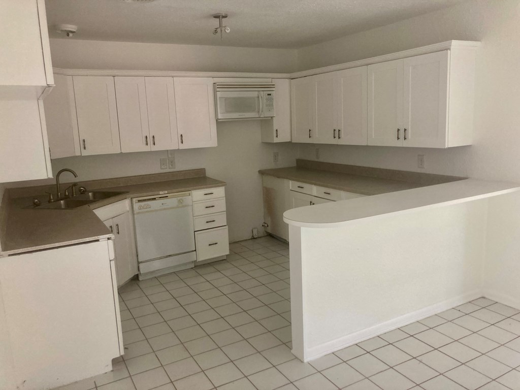 535 N 4th St, Uvalde, Texas image 11
