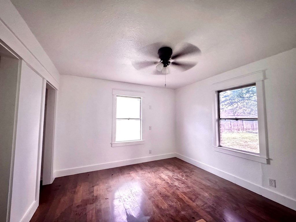 535 N 4th St, Uvalde, Texas image 24